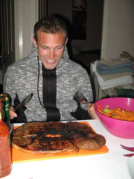 Tomaso a steak.