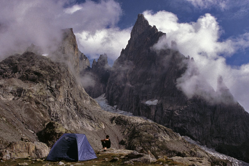 Base camp pod Aiguille Noire du Peueterey, Mont Blanc. Foto: Ivan ila