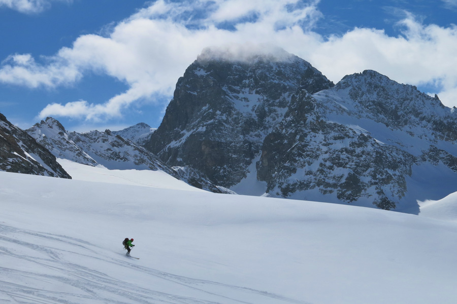Zaslen lyovanie po dlhch alpskch svahoch.