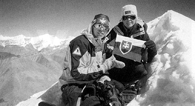 Eva �ilinsk� a&nbsp;Peter Koll�r na vrchole Chulu Far East.