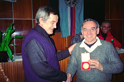 Milan Mi�i�ko s Plaketou Jamesu.