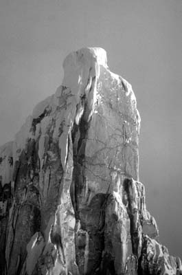 Vrchol Cerro Torre so snehovou �iapkou.