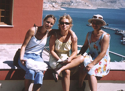 V�avo Ruth, v strede Iveta a vpravo Milka.