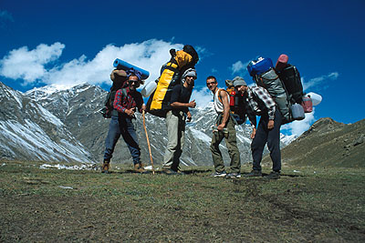 �a�ko nalo�en� vyr�ame do z�kladn�ho t�bora. 