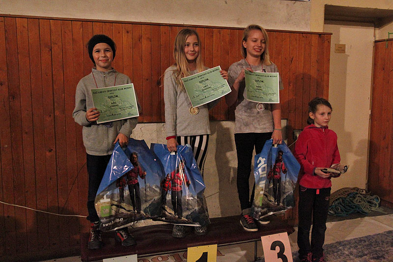 Modra vazi A mini - 2. Katka Vlekov, 1. Laura ebestov, 3. Rebeka Novotn, 4. Sofia urkov.