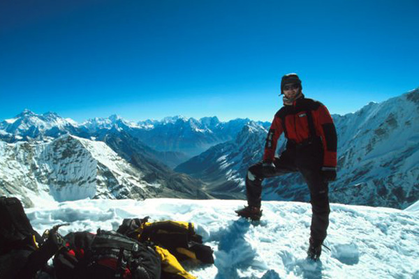 Mao Heuger na vrchole kopca Parchamo, 6190 m.