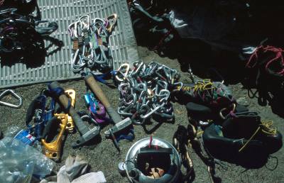 12000bw1.jpg (24558 bytes)