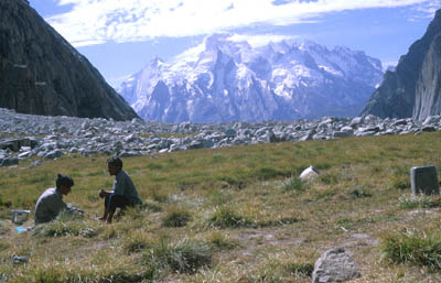 12002b06.jpg (34879 bytes)