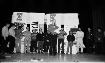 Nominovan� lezci na p�diu spolu s Boningtonom.