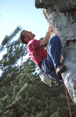 Milan Piala v ceste Viano�n�, 7 na Hr�dku v Por�bke.