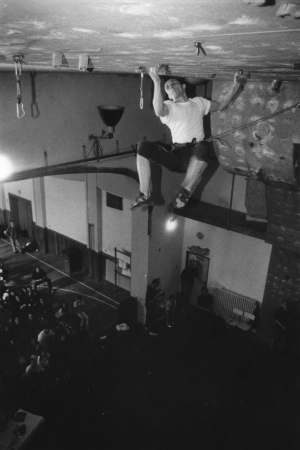 32000pr1.jpg (11672 bytes)