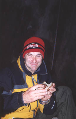 32001m09.jpg (19698 bytes)