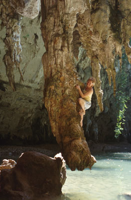 Etka Vrankov� bouldruje nad lag�nou