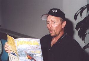 John nedok�zal zakry� nad�enie nad s��asnou �rov�ou James�ka.