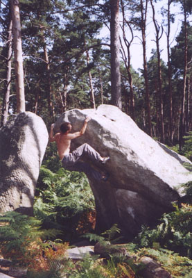 Jeden z najkraj��ch bouldrov zo sedu, asi 6B+.