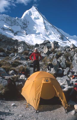 Artesonraju z Morena Camp.