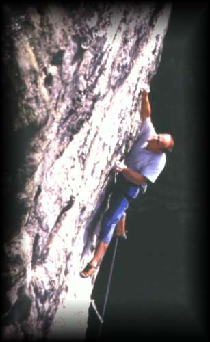 j599akum.jpg (19314 bytes)